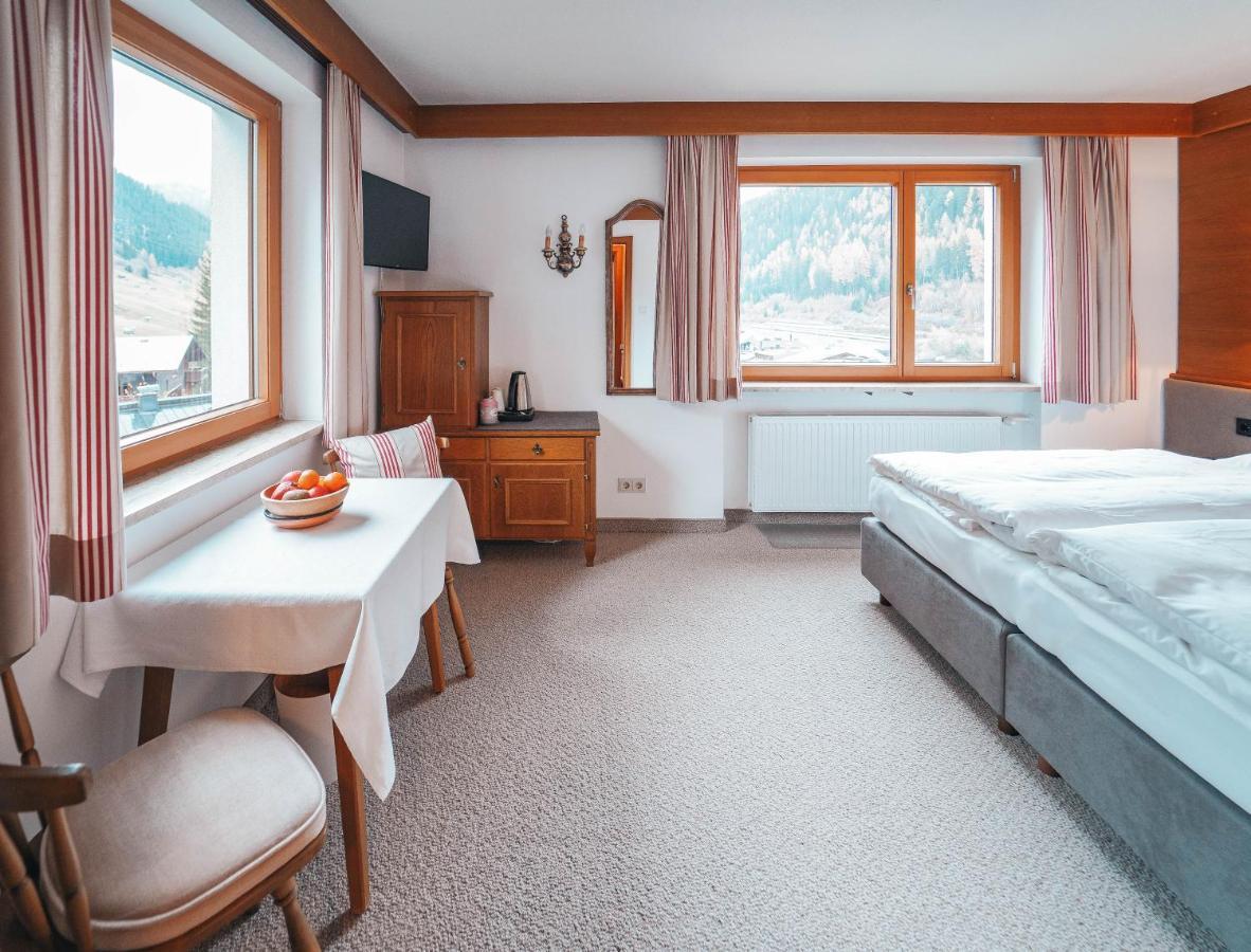 Hotel Garni Almjur Санкт-Антон-ам-Арльберг Экстерьер фото