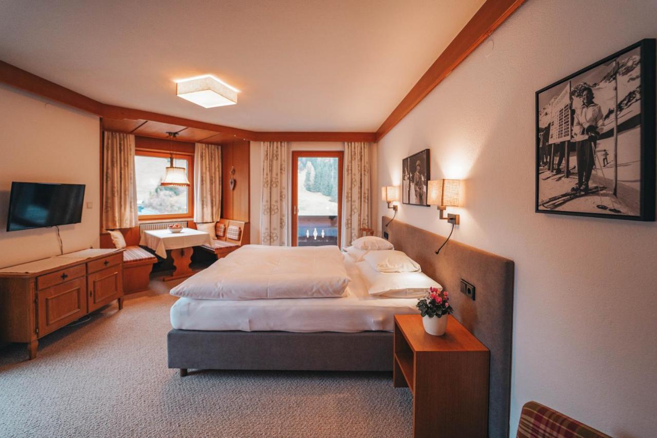 Hotel Garni Almjur Санкт-Антон-ам-Арльберг Экстерьер фото