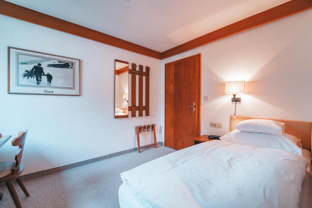 Hotel Garni Almjur Санкт-Антон-ам-Арльберг Экстерьер фото
