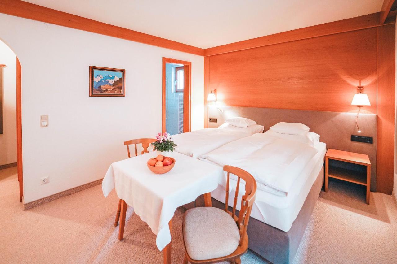 Hotel Garni Almjur Санкт-Антон-ам-Арльберг Экстерьер фото