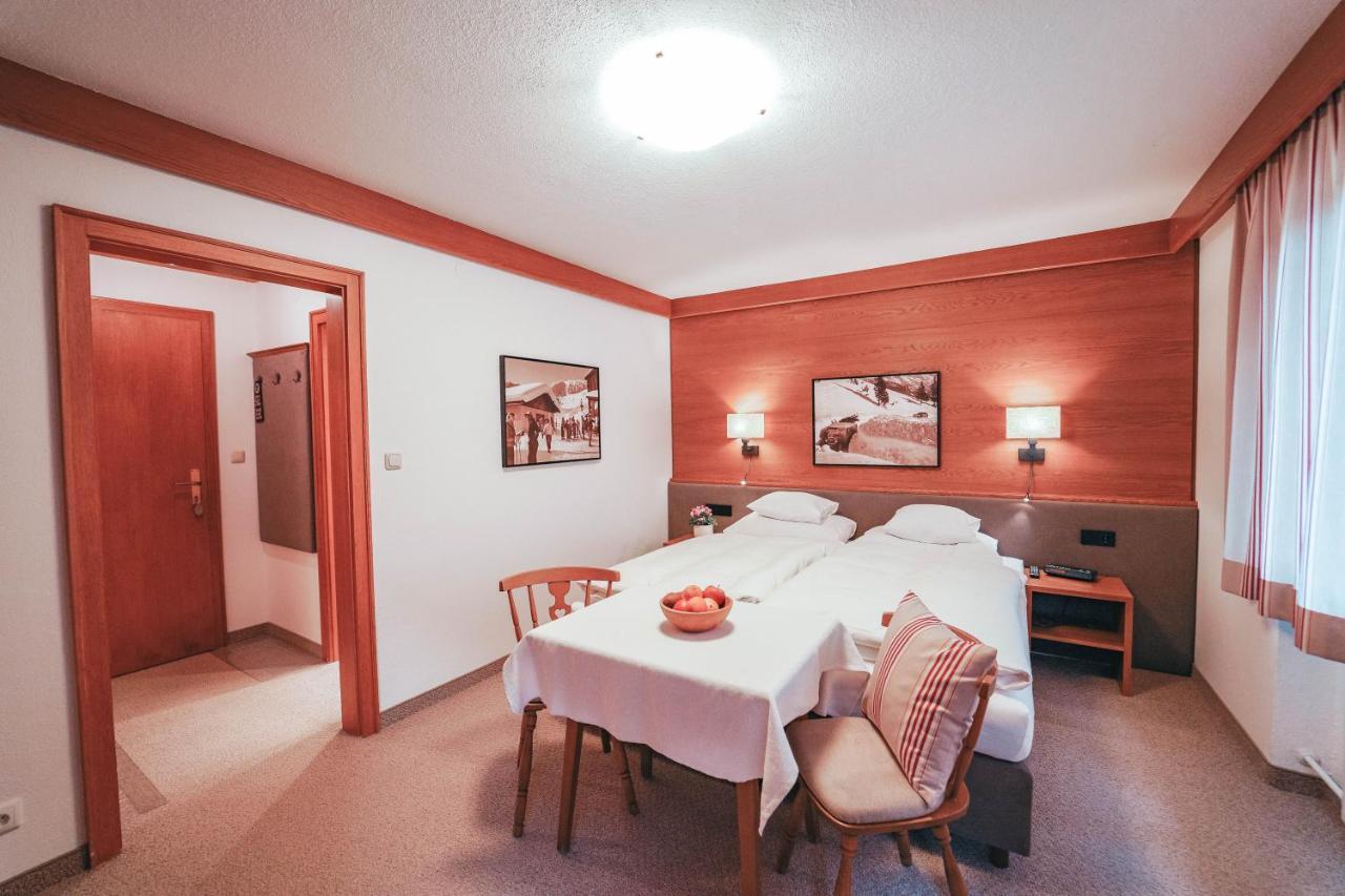 Hotel Garni Almjur Санкт-Антон-ам-Арльберг Экстерьер фото