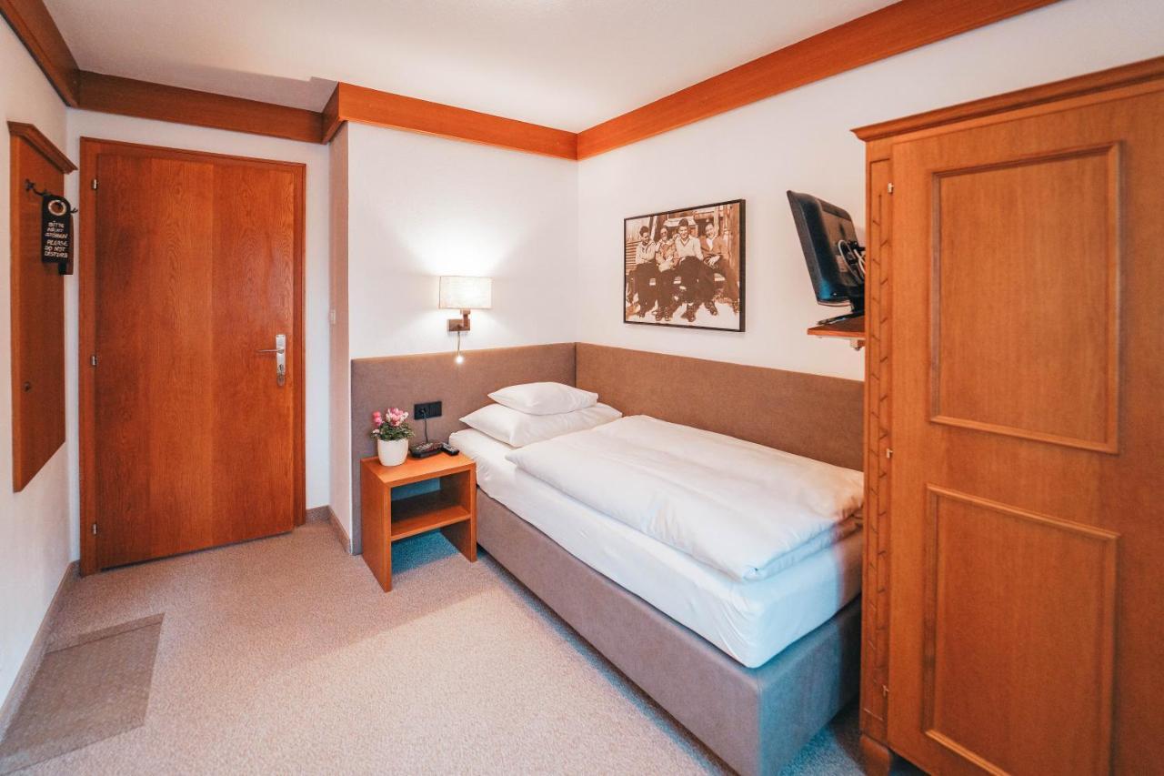 Hotel Garni Almjur Санкт-Антон-ам-Арльберг Экстерьер фото