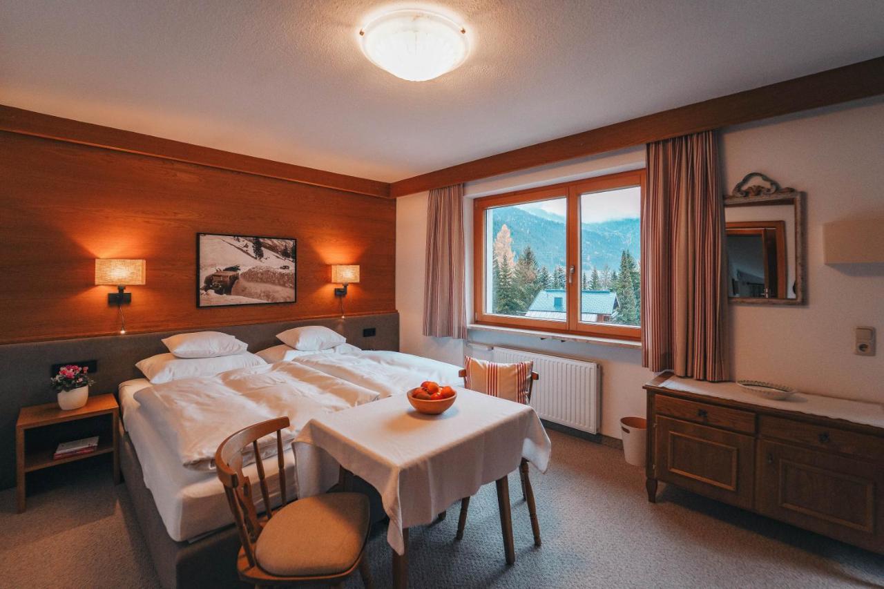 Hotel Garni Almjur Санкт-Антон-ам-Арльберг Экстерьер фото