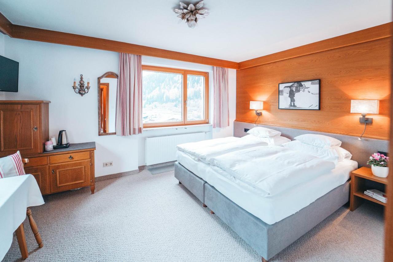Hotel Garni Almjur Санкт-Антон-ам-Арльберг Экстерьер фото