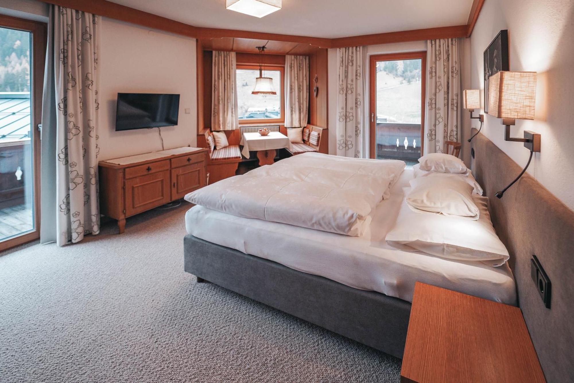Hotel Garni Almjur Санкт-Антон-ам-Арльберг Экстерьер фото