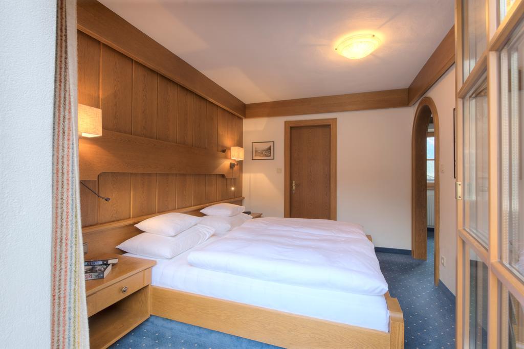 Hotel Garni Almjur Санкт-Антон-ам-Арльберг Экстерьер фото