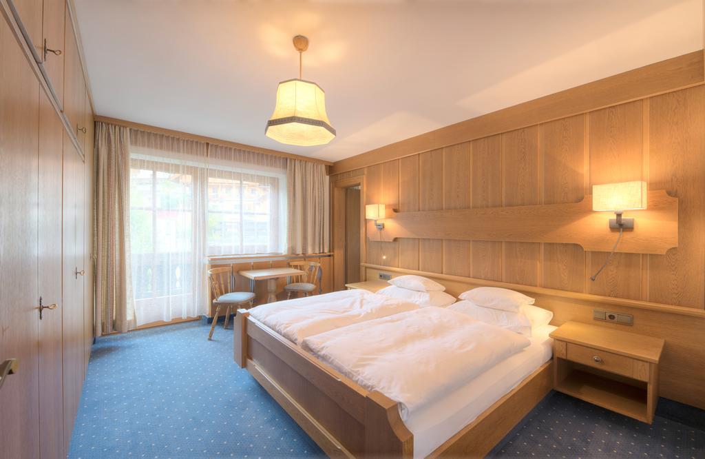 Hotel Garni Almjur Санкт-Антон-ам-Арльберг Экстерьер фото