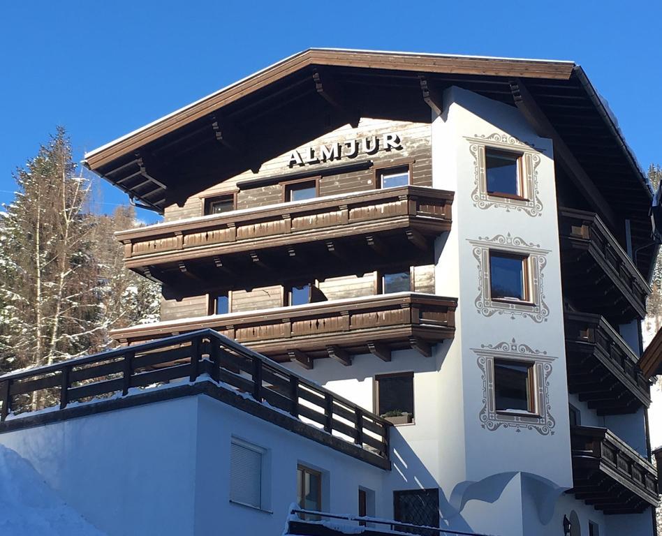 Hotel Garni Almjur Санкт-Антон-ам-Арльберг Экстерьер фото